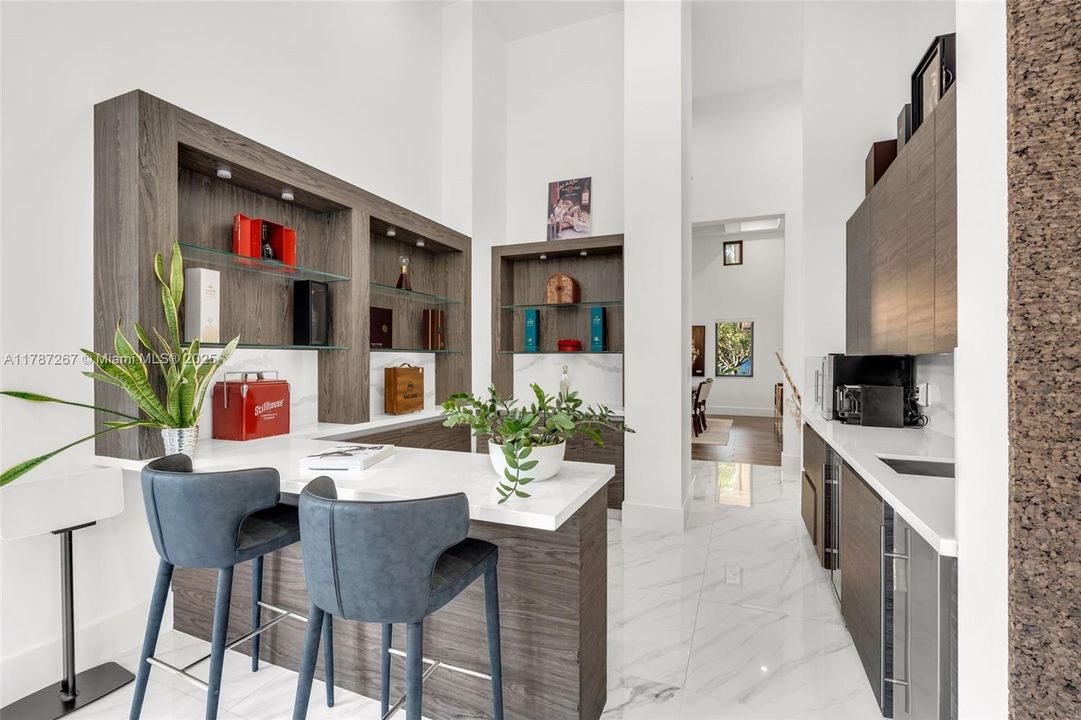 Recently Sold: $4,299,000 (6 beds, 7 baths, 6124 Square Feet)