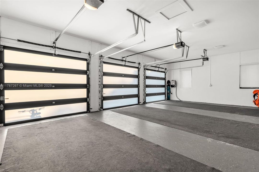 Recently Sold: $4,299,000 (6 beds, 7 baths, 6124 Square Feet)