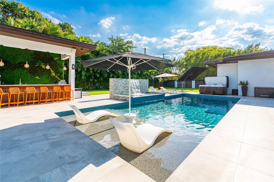 Recently Sold: $4,299,000 (6 beds, 7 baths, 6124 Square Feet)