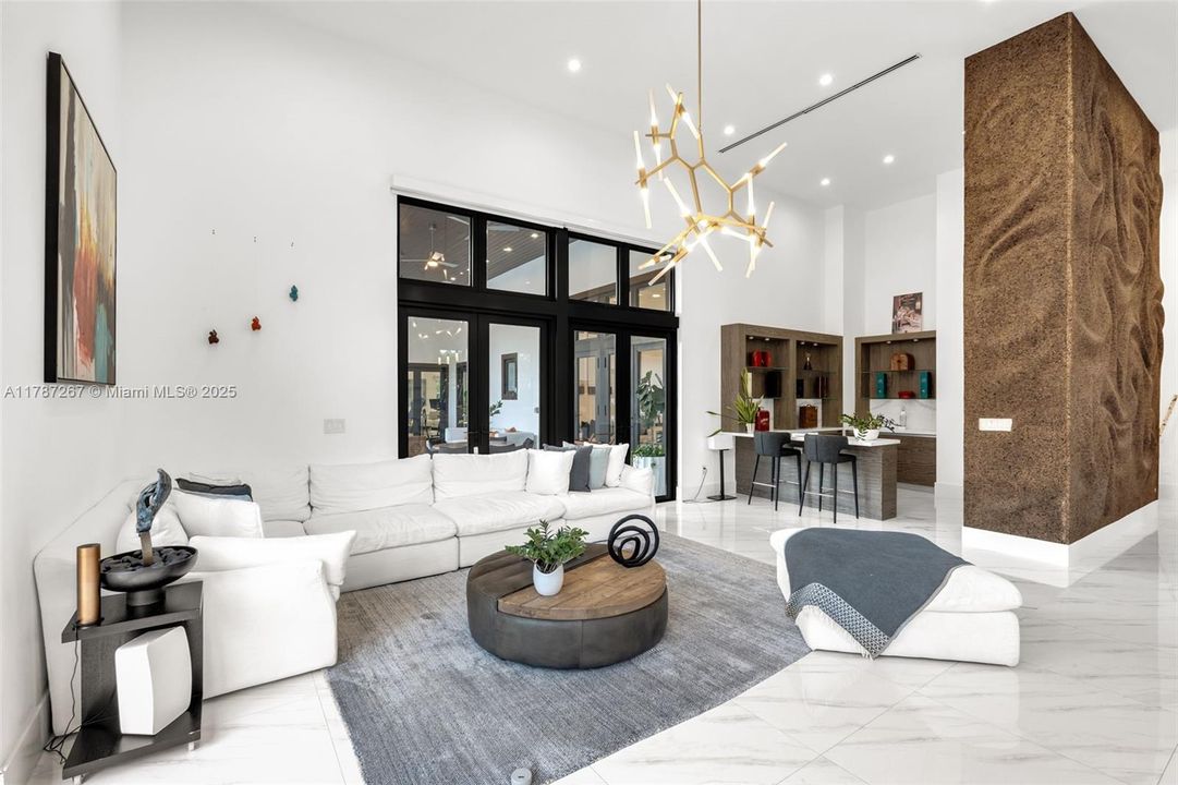 Recently Sold: $4,299,000 (6 beds, 7 baths, 6124 Square Feet)