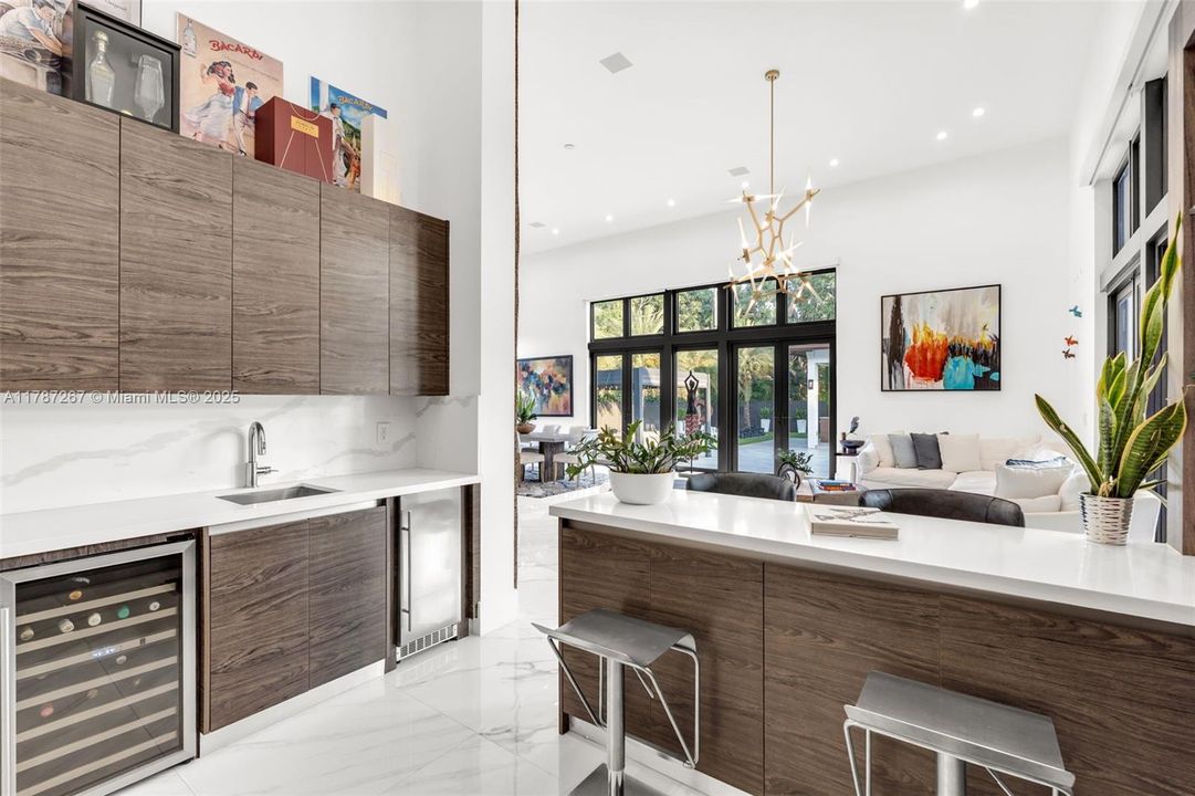 Recently Sold: $4,299,000 (6 beds, 7 baths, 6124 Square Feet)