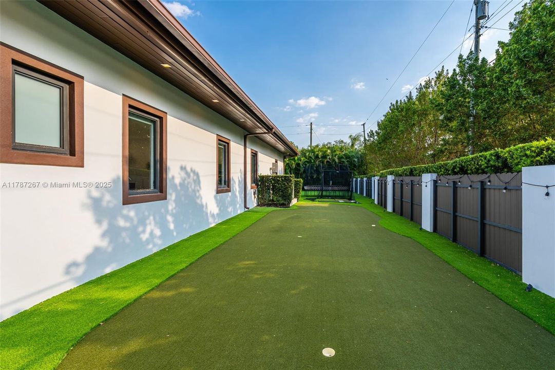 Recently Sold: $4,299,000 (6 beds, 7 baths, 6124 Square Feet)