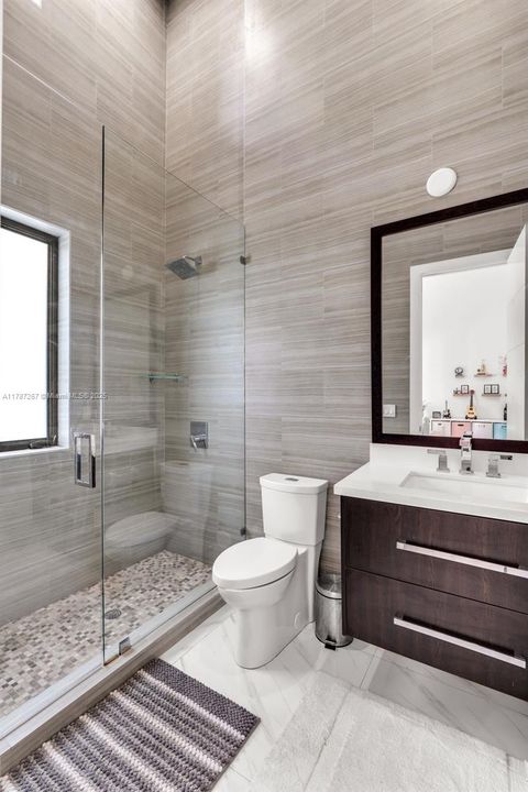 Recently Sold: $4,299,000 (6 beds, 7 baths, 6124 Square Feet)