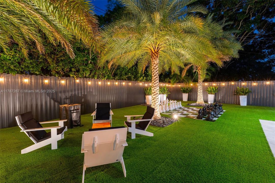 Recently Sold: $4,299,000 (6 beds, 7 baths, 6124 Square Feet)