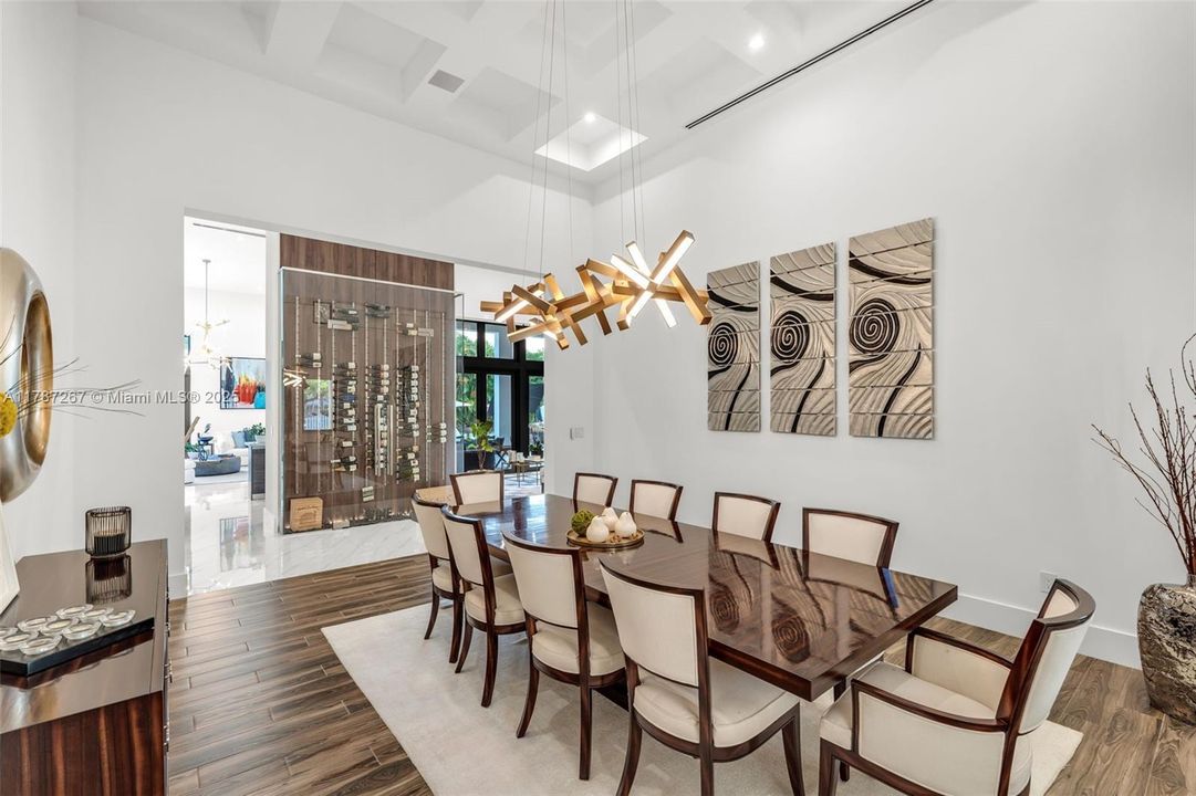 Recently Sold: $4,299,000 (6 beds, 7 baths, 6124 Square Feet)