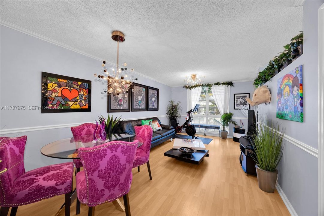 For Sale: $389,000 (1 beds, 1 baths, 620 Square Feet)