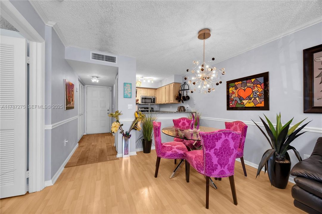 For Sale: $389,000 (1 beds, 1 baths, 620 Square Feet)