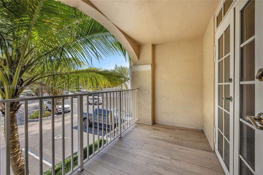 For Sale: $389,000 (1 beds, 1 baths, 620 Square Feet)