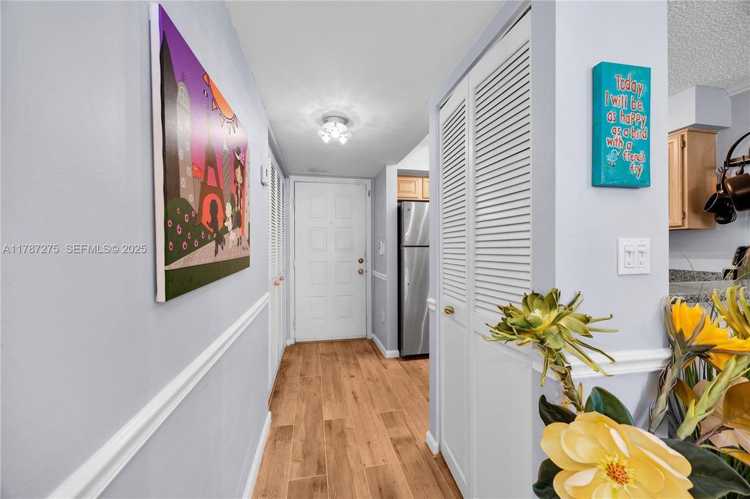 For Sale: $389,000 (1 beds, 1 baths, 620 Square Feet)