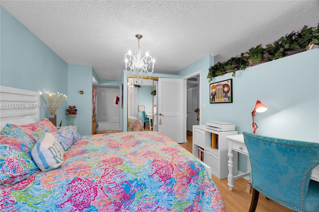 For Sale: $389,000 (1 beds, 1 baths, 620 Square Feet)