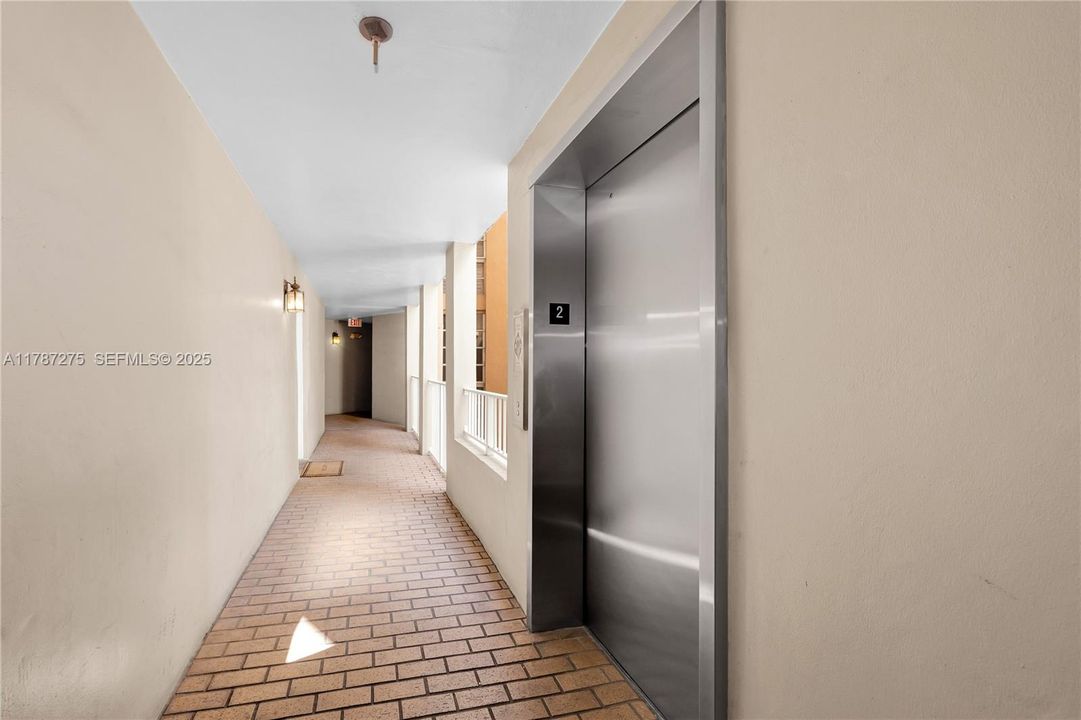 For Sale: $389,000 (1 beds, 1 baths, 620 Square Feet)