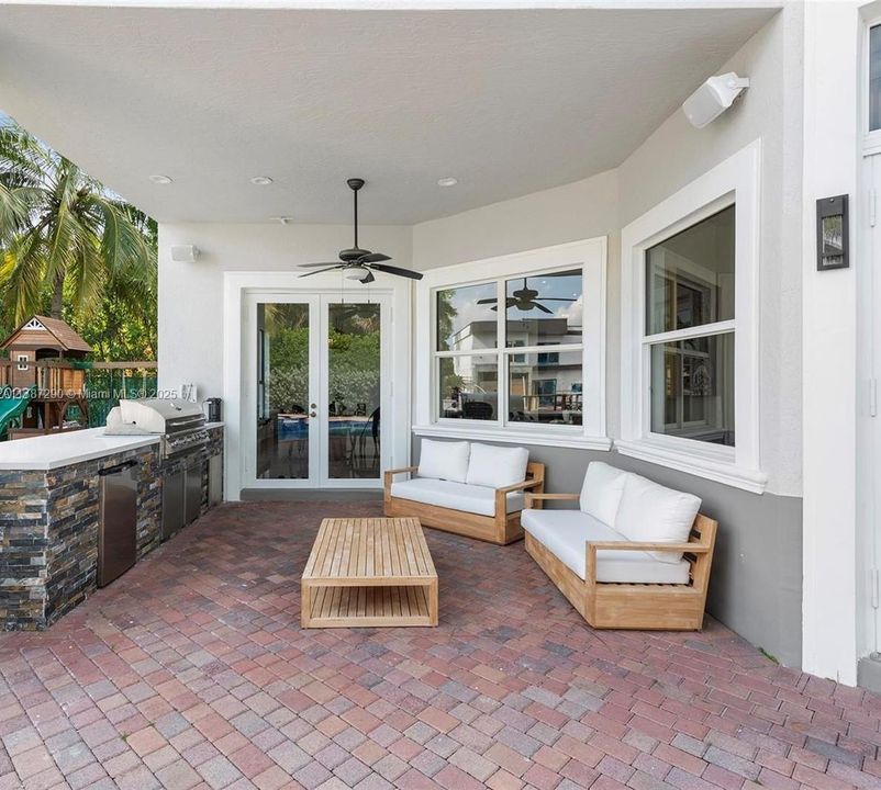 For Sale: $4,950,000 (6 beds, 5 baths, 4479 Square Feet)