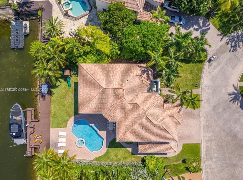 For Sale: $4,950,000 (6 beds, 5 baths, 4479 Square Feet)