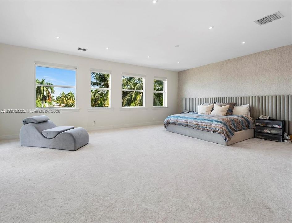 For Sale: $4,950,000 (6 beds, 5 baths, 4479 Square Feet)