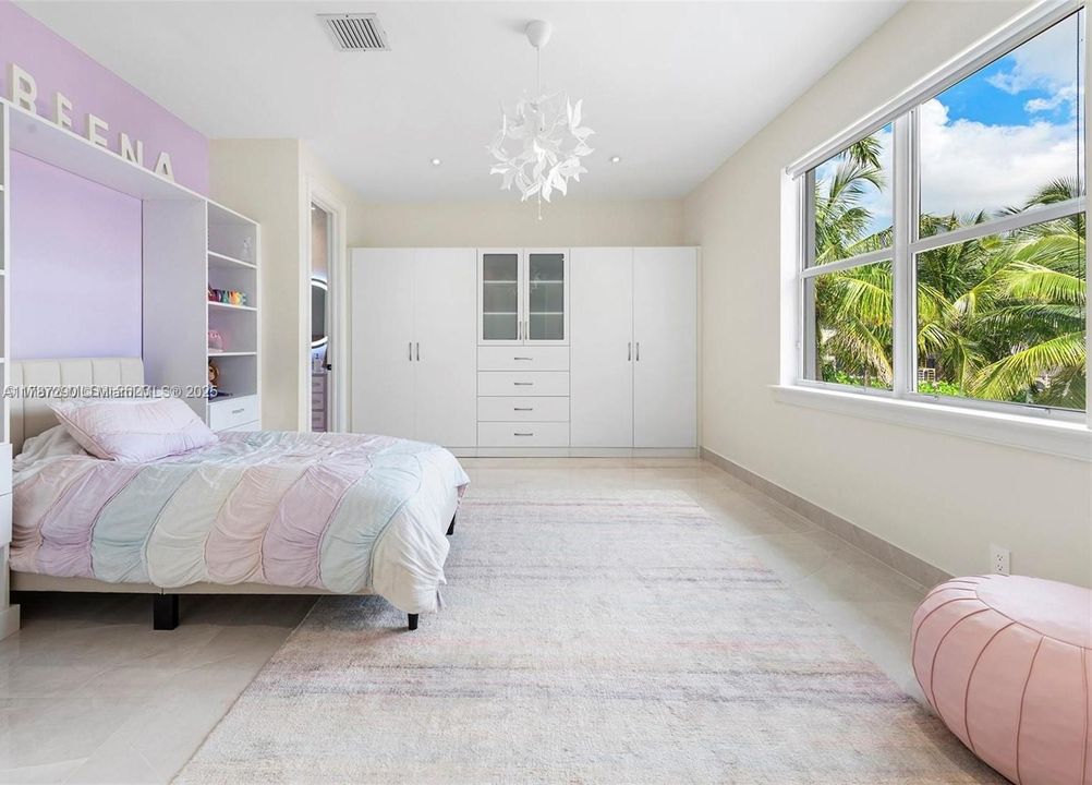 For Sale: $4,950,000 (6 beds, 5 baths, 4479 Square Feet)