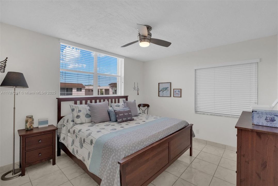 Recently Sold: $159,900 (2 beds, 2 baths, 1010 Square Feet)