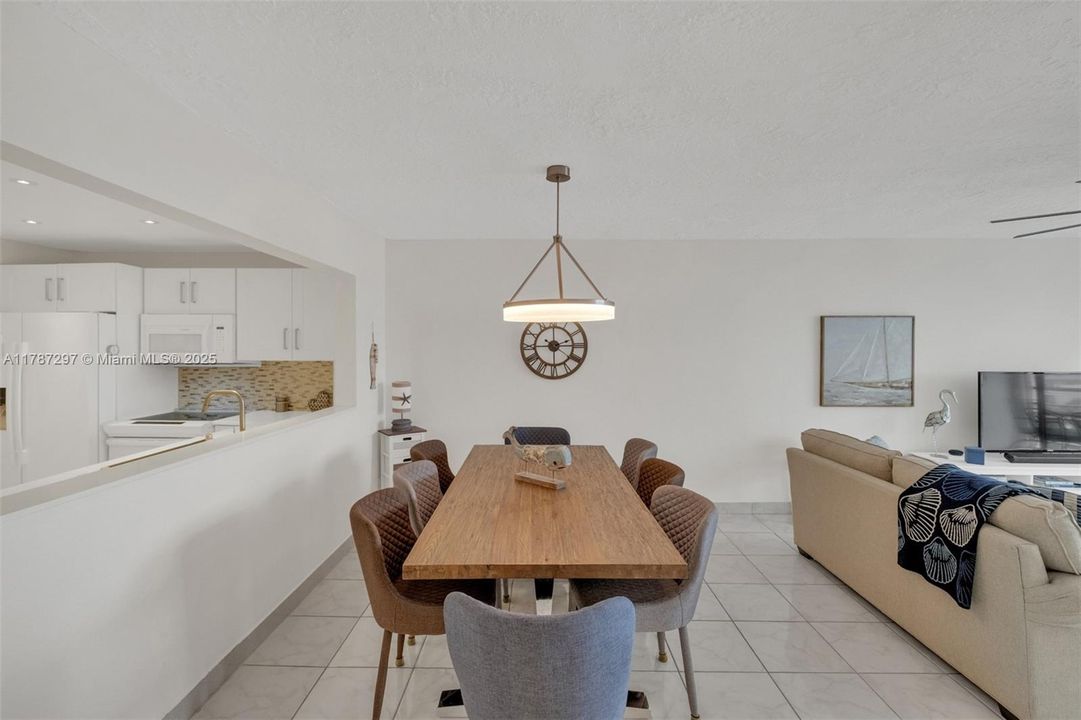 Recently Sold: $159,900 (2 beds, 2 baths, 1010 Square Feet)