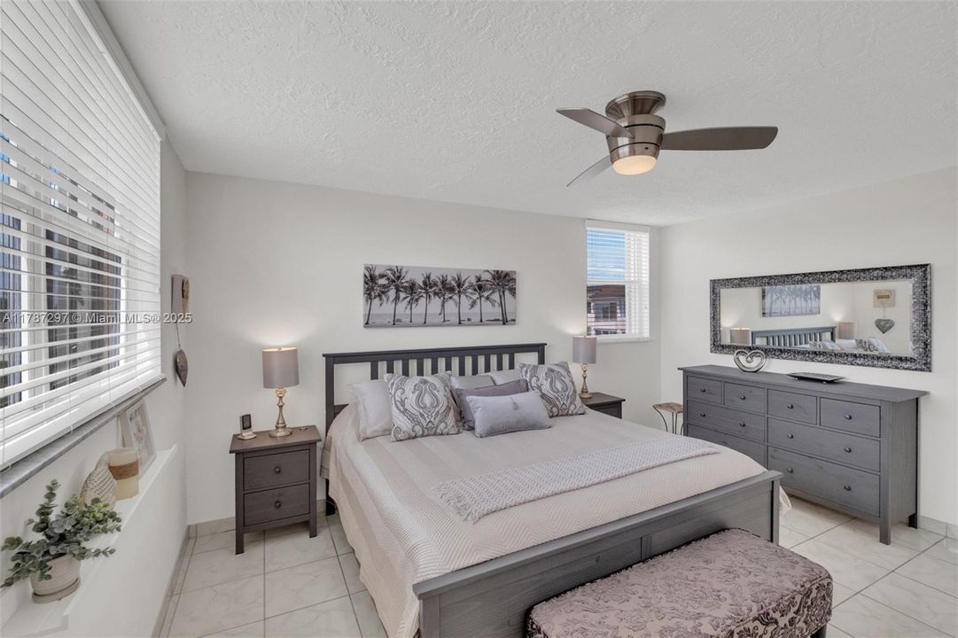 Recently Sold: $159,900 (2 beds, 2 baths, 1010 Square Feet)