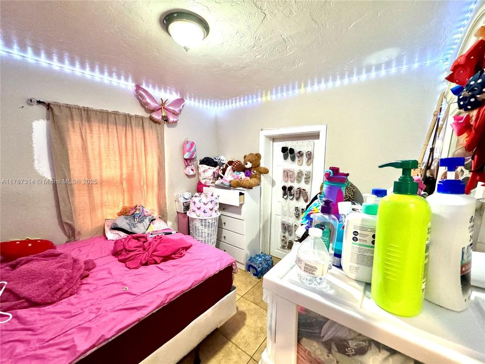 For Sale: $550,000 (4 beds, 3 baths, 1768 Square Feet)