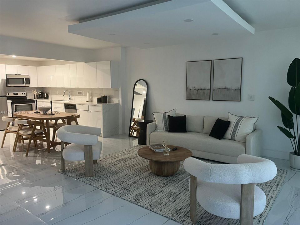 For Sale: $800,000 (1 beds, 1 baths, 760 Square Feet)