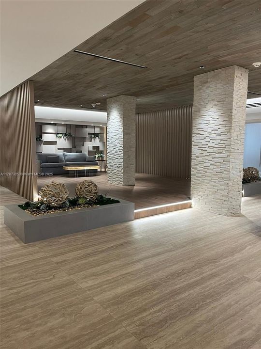 For Sale: $800,000 (1 beds, 1 baths, 760 Square Feet)