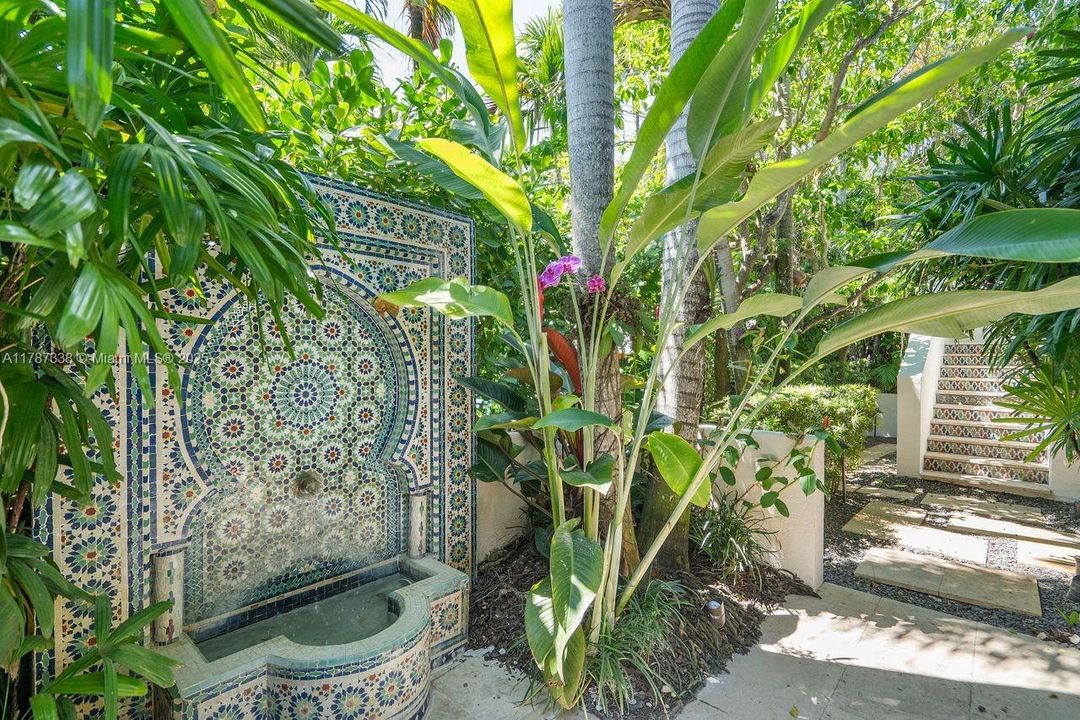 最近售出: $3,650,000 (4 贝兹, 3 浴室, 3982 平方英尺)