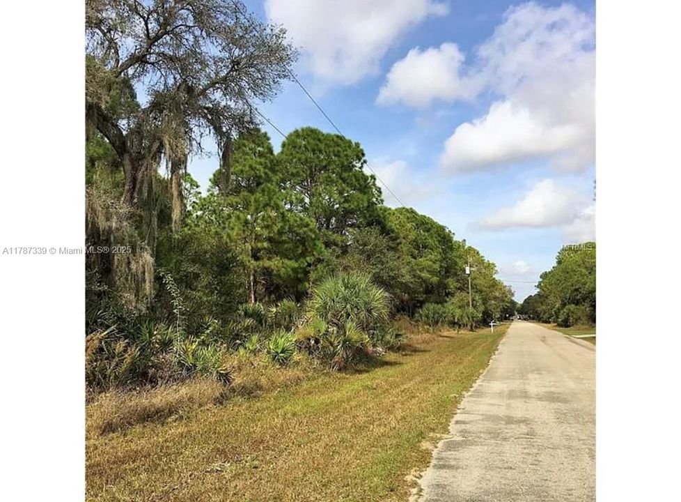 最近售出: $13,500 (0.23 acres)