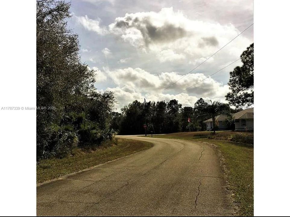 最近售出: $13,500 (0.23 acres)