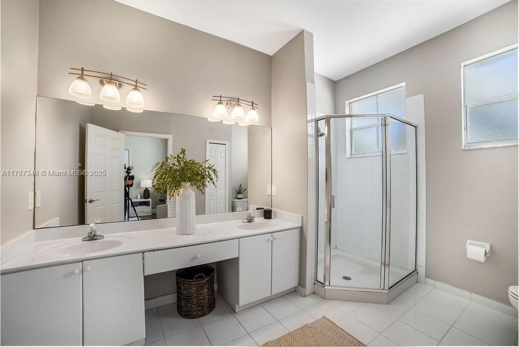 Недавно арендовано: $3,400 (3 спален, 2 ванн, 1739 Квадратных фут)