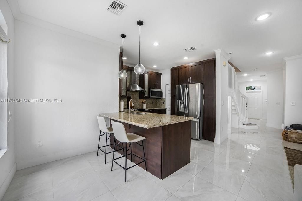 Недавно арендовано: $3,400 (3 спален, 2 ванн, 1739 Квадратных фут)