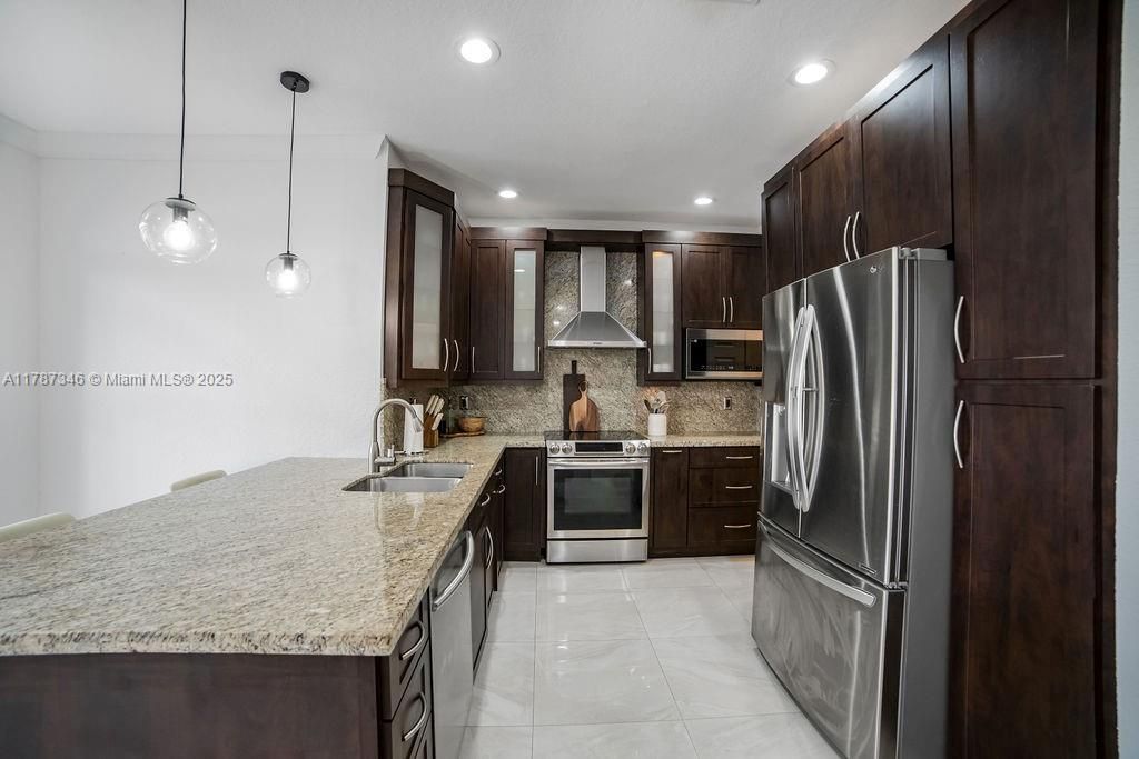 Недавно арендовано: $3,400 (3 спален, 2 ванн, 1739 Квадратных фут)