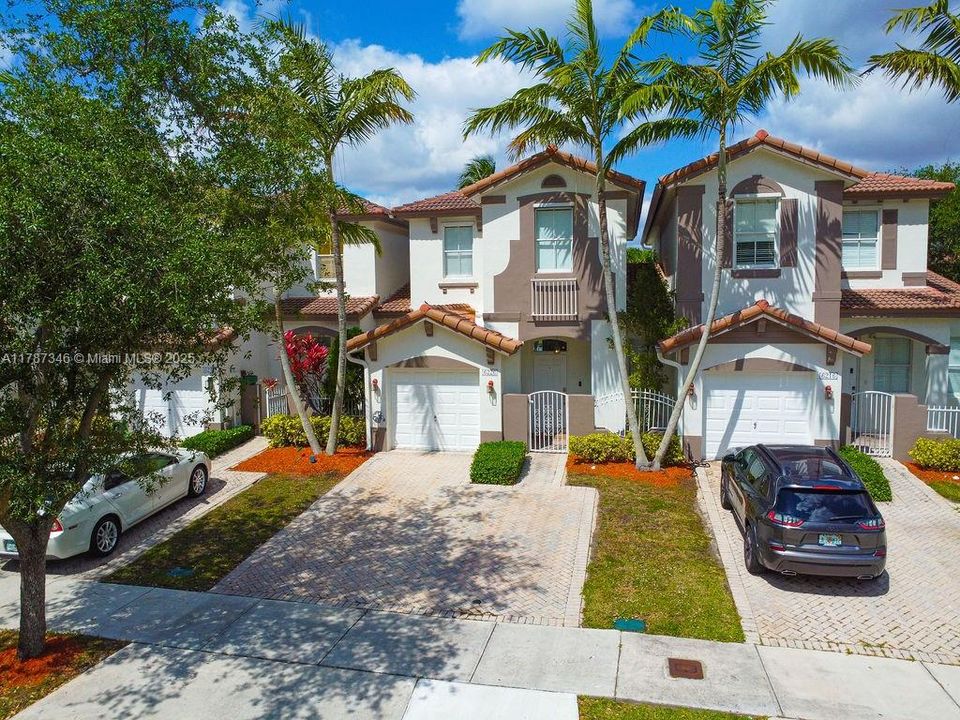 Недавно арендовано: $3,400 (3 спален, 2 ванн, 1739 Квадратных фут)