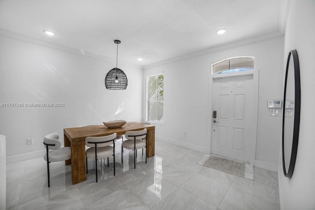 Недавно арендовано: $3,400 (3 спален, 2 ванн, 1739 Квадратных фут)