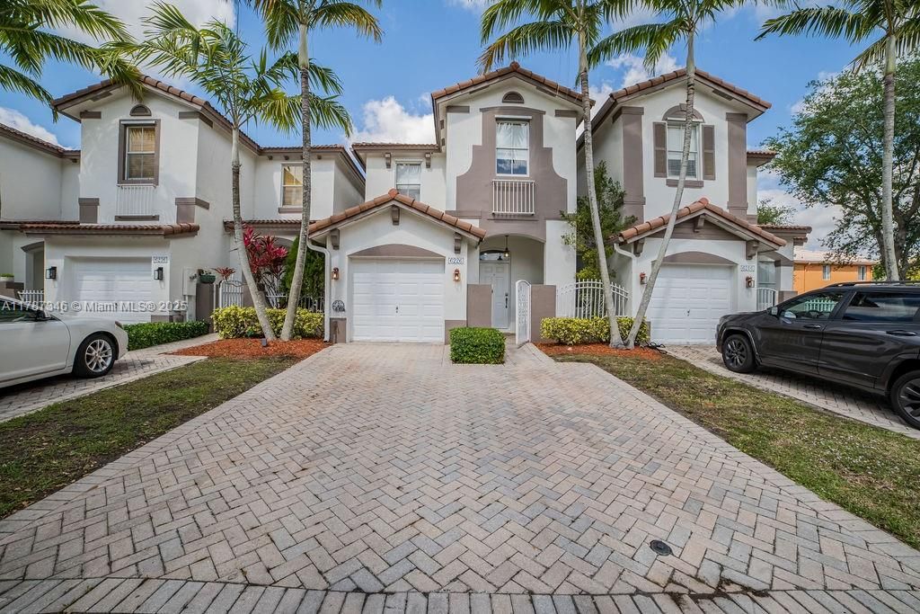 Недавно арендовано: $3,400 (3 спален, 2 ванн, 1739 Квадратных фут)