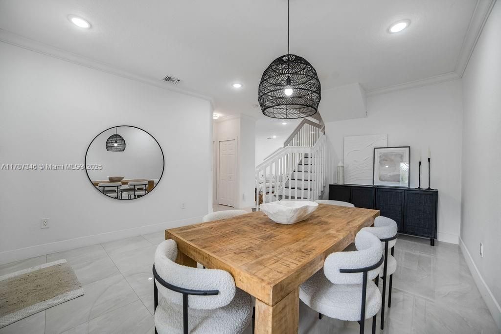 Недавно арендовано: $3,400 (3 спален, 2 ванн, 1739 Квадратных фут)