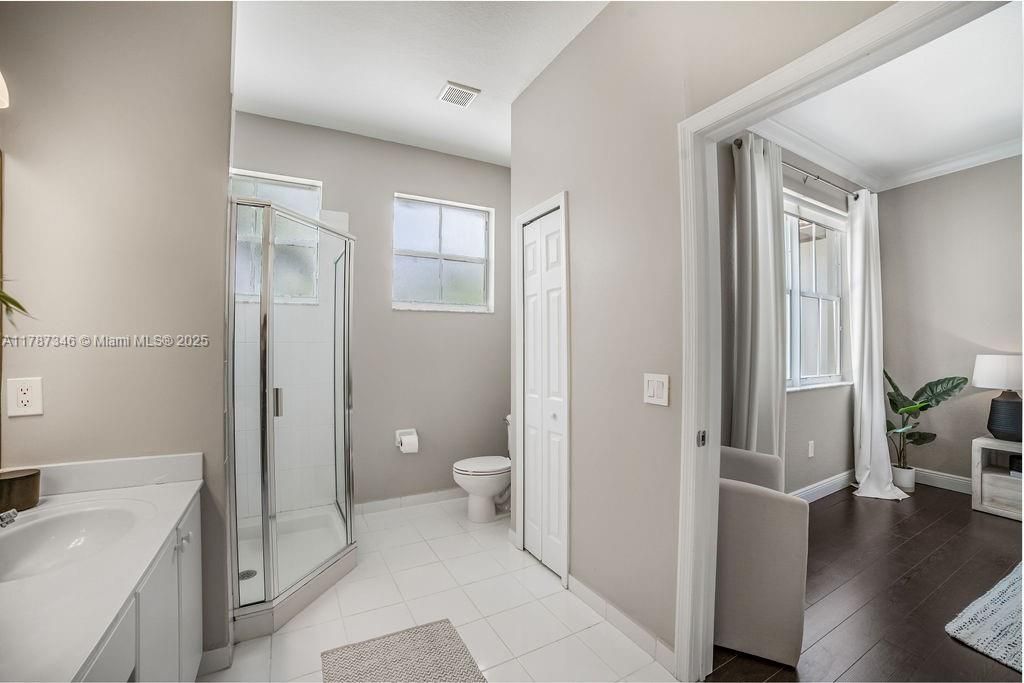 Недавно арендовано: $3,400 (3 спален, 2 ванн, 1739 Квадратных фут)