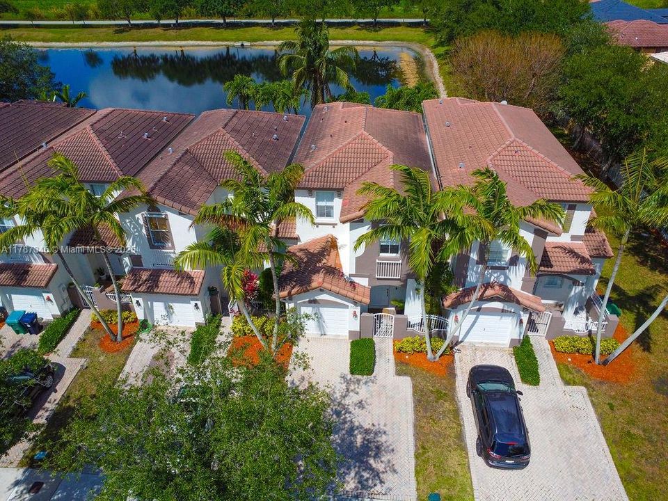 Недавно арендовано: $3,400 (3 спален, 2 ванн, 1739 Квадратных фут)