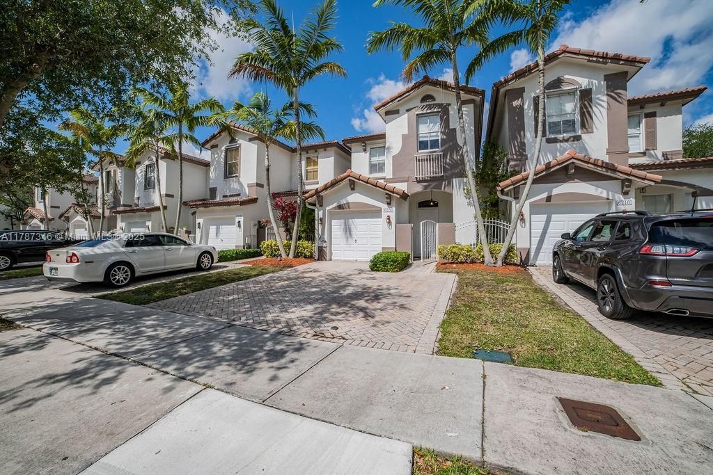 Недавно арендовано: $3,400 (3 спален, 2 ванн, 1739 Квадратных фут)