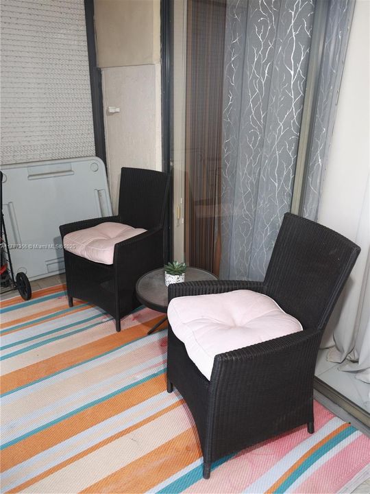 出租: $2,200 (2 贝兹, 2 浴室, 1290 平方英尺)