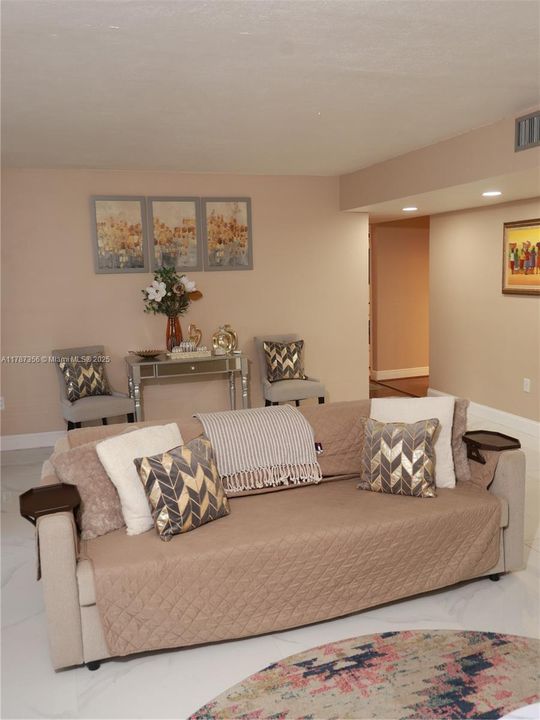 出租: $2,200 (2 贝兹, 2 浴室, 1290 平方英尺)