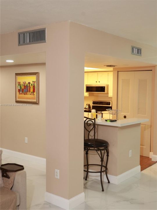 出租: $2,200 (2 贝兹, 2 浴室, 1290 平方英尺)