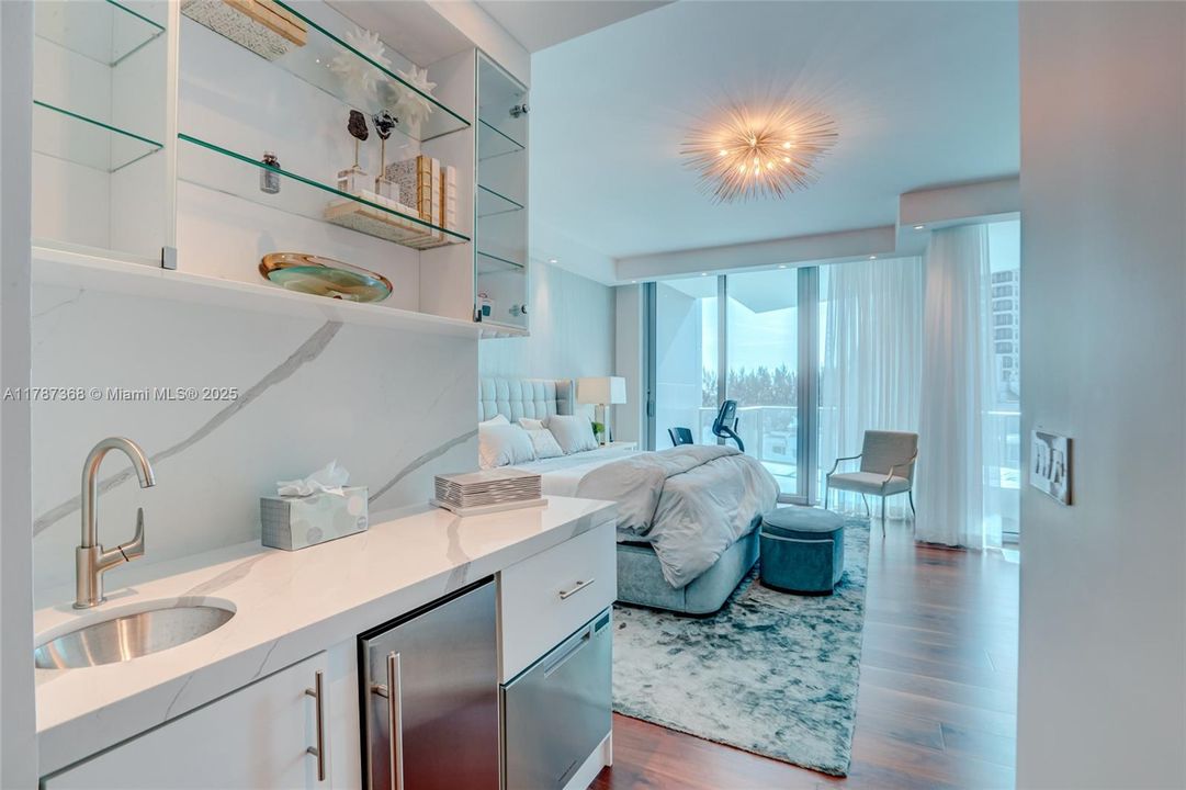 For Sale: $2,399,000 (3 beds, 3 baths, 2419 Square Feet)