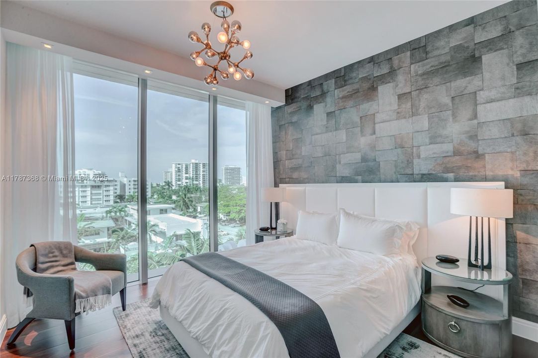 For Sale: $2,399,000 (3 beds, 3 baths, 2419 Square Feet)