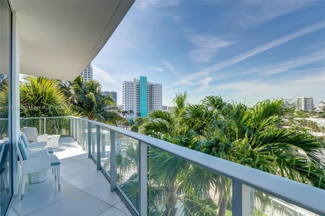 For Sale: $2,399,000 (3 beds, 3 baths, 2419 Square Feet)