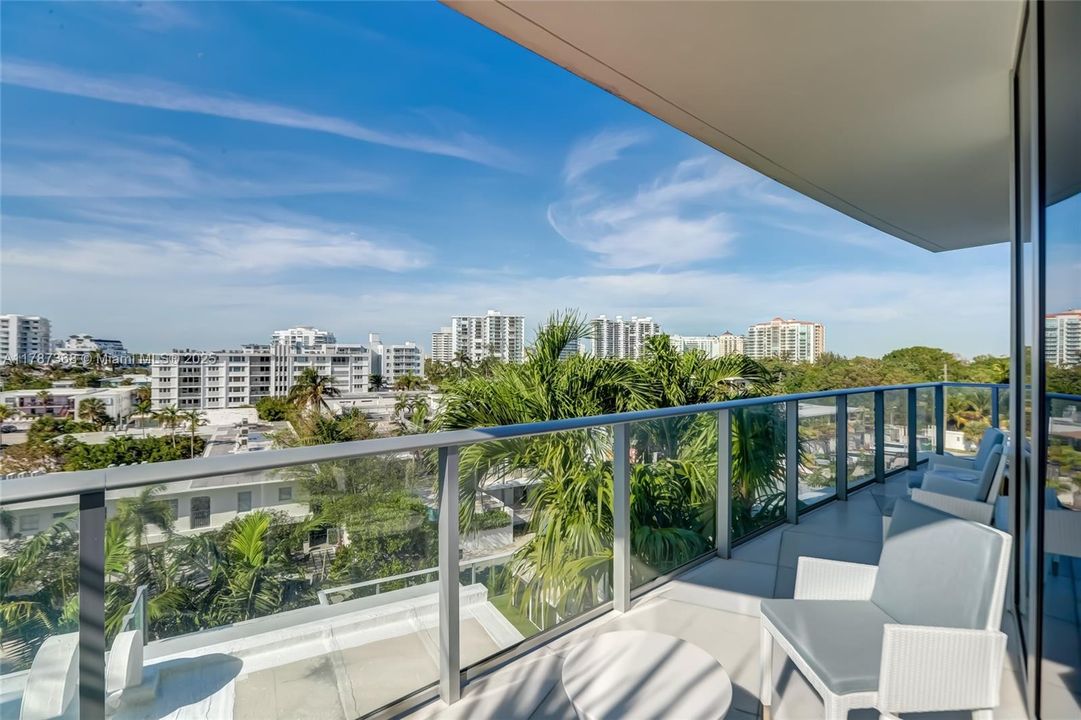 For Sale: $2,399,000 (3 beds, 3 baths, 2419 Square Feet)
