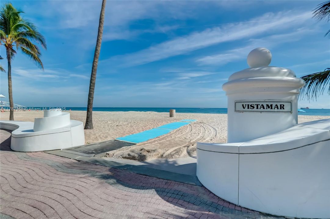 For Sale: $2,399,000 (3 beds, 3 baths, 2419 Square Feet)