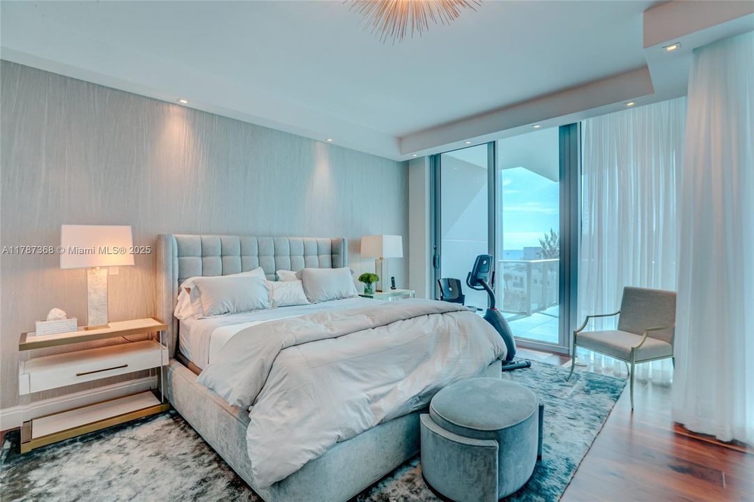 For Sale: $2,399,000 (3 beds, 3 baths, 2419 Square Feet)