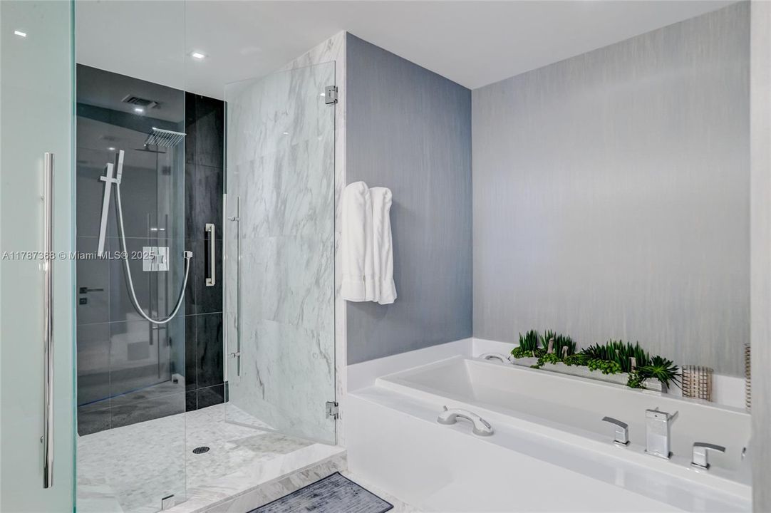 For Sale: $2,399,000 (3 beds, 3 baths, 2419 Square Feet)