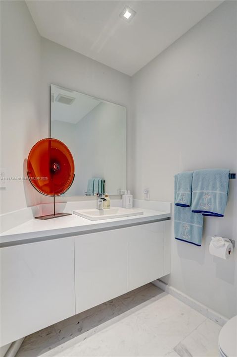 For Sale: $2,399,000 (3 beds, 3 baths, 2419 Square Feet)