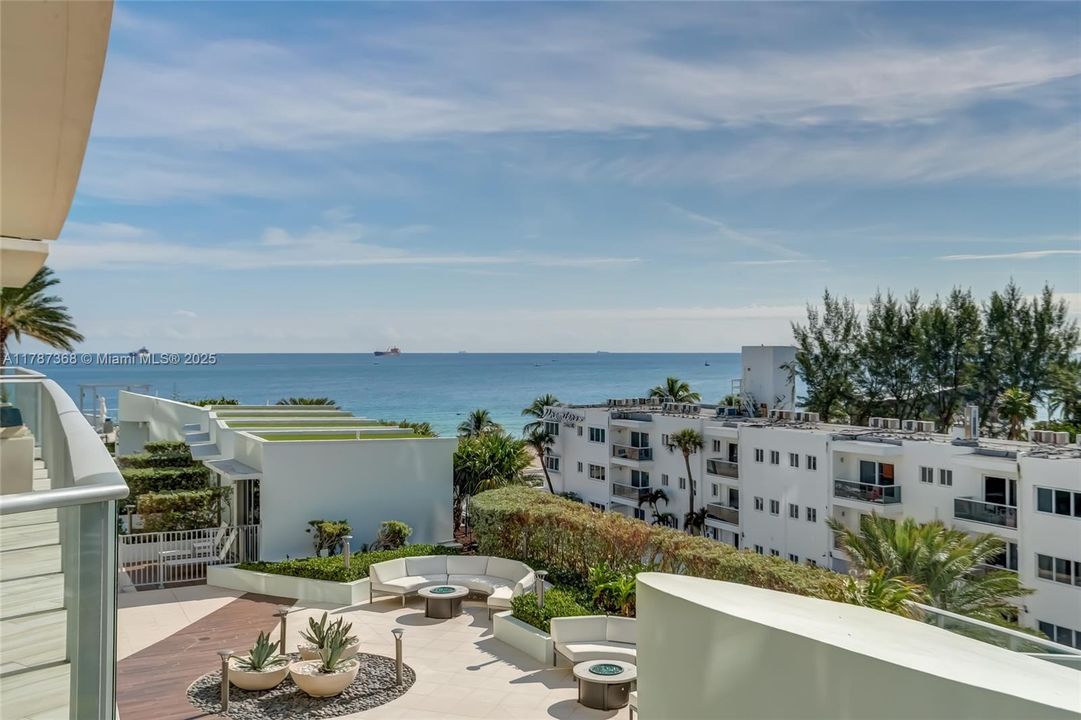 For Sale: $2,399,000 (3 beds, 3 baths, 2419 Square Feet)